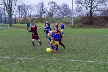 Bild 133 - B-Juniorinnen TSV Gnutz o.W. - SV Henstedt Ulzburg II : Ergebnis: ca. 5:0